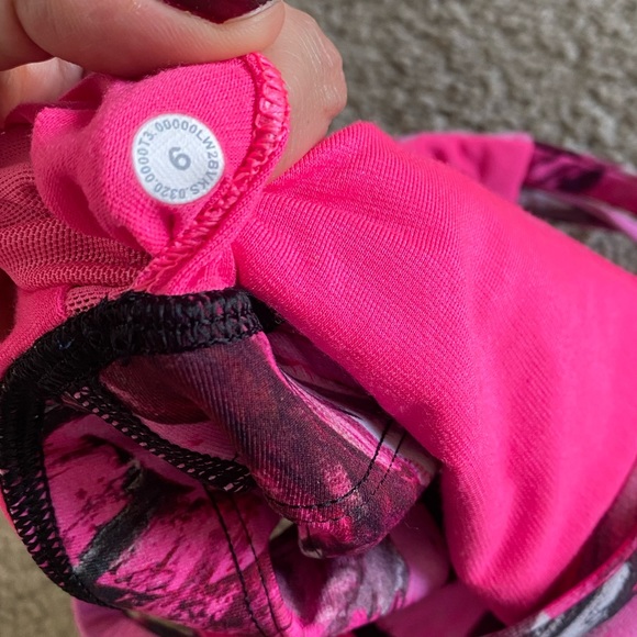 Lululemon sports bra size 6 - Picture 2 of 3